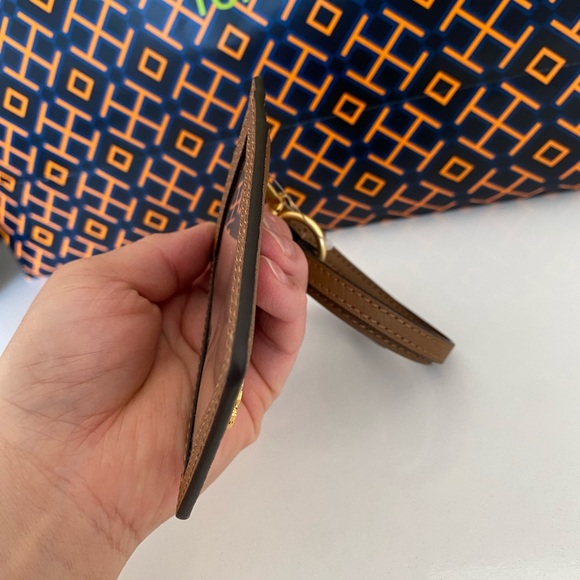 🌸❤️NEW❤️Tory Burch Emerson Lanyard/ID card holder/neck wear - Picture 5 of 7